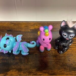 3 Toy Bundle / 2 Fingerlings & 1 Squeakee